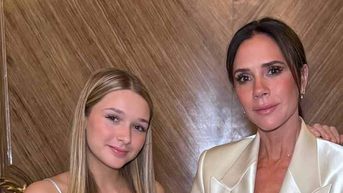 Harper Beckham, 13, leaves mum Victoria emotional as she battles nerves to give a moving speech at the Harper’s Bazaar Awards… in latest move to launch her showbusiness career [Video]