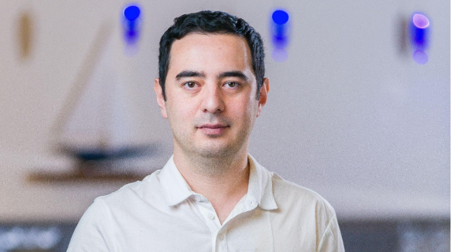 How Furkat Kasimov Outpaces Industry Veterans by Reverse Engineering Google